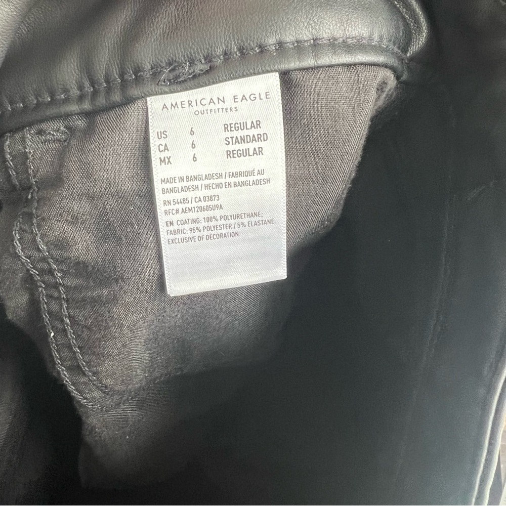 American Eagle Faux Leather Black Hi Rise Jeggings Size 6 - Picture 6 of 6